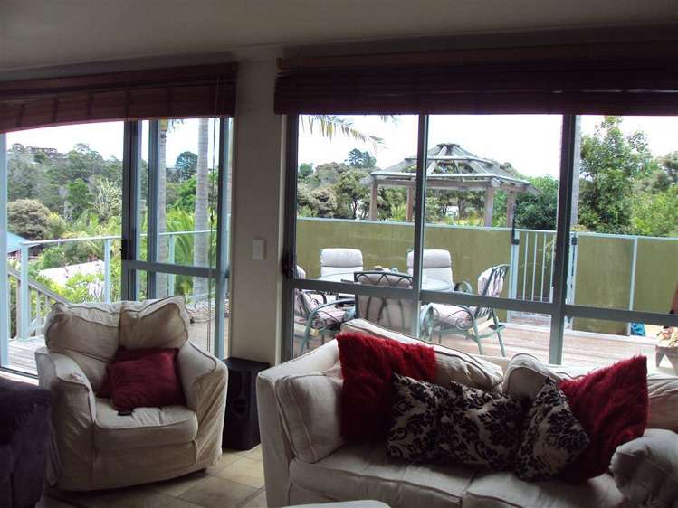 28 Russell Heights Russell_6