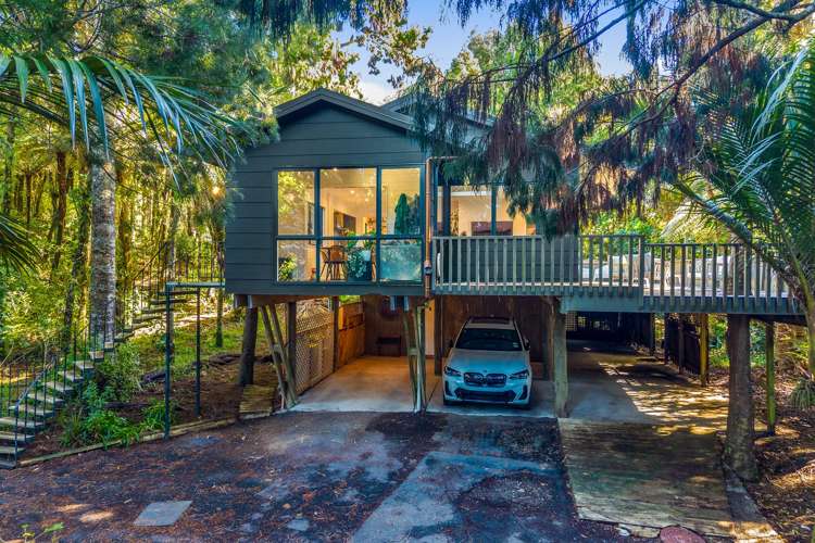 203 Scenic Drive Titirangi_1
