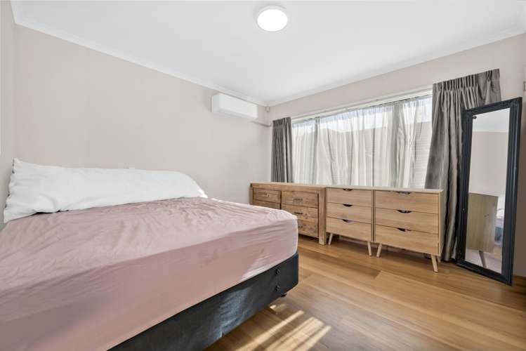 16 Castlehill Court Wattle Downs_17