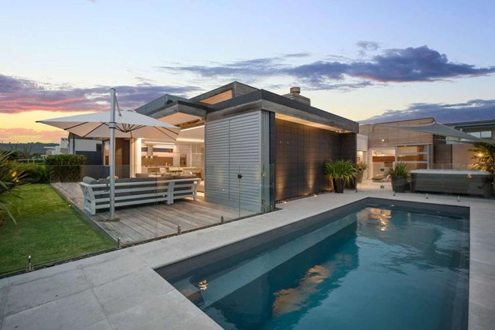 Bach under wraps sells for over $10m, shatters Omaha price record