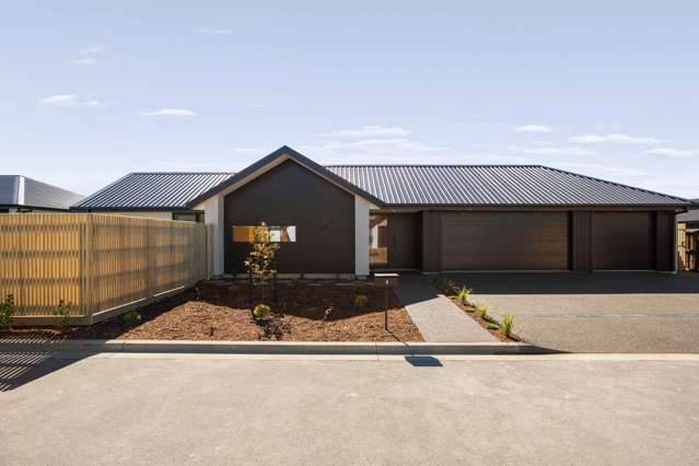 Brand New, Beautifully Designed – Triple Garaging.