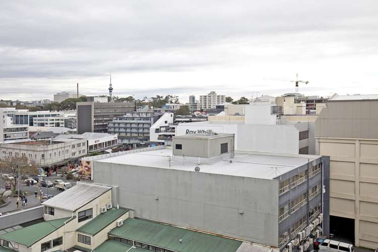 B713/176 Broadway Newmarket_13