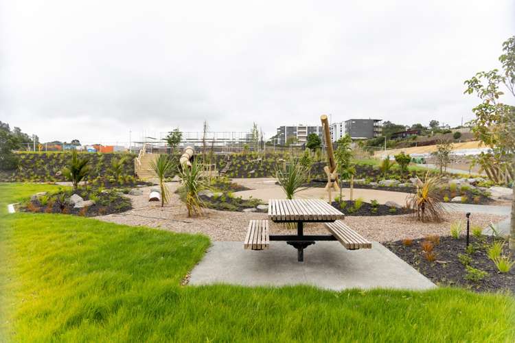 40 Grahame Breed Drive Three Kings_4