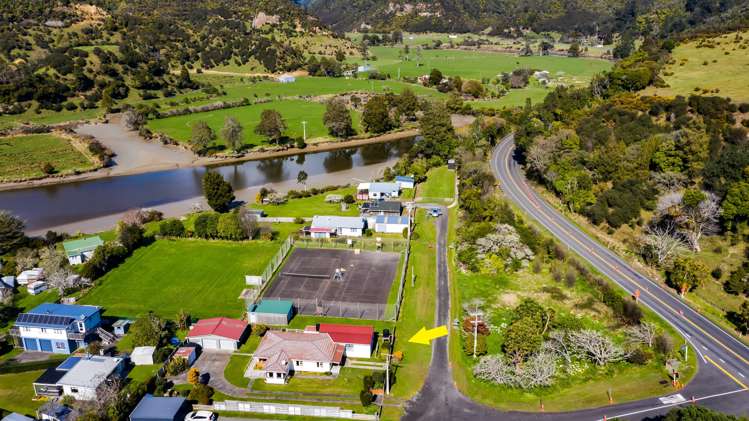 17 Tongaporutu Road Tongaporutu_0