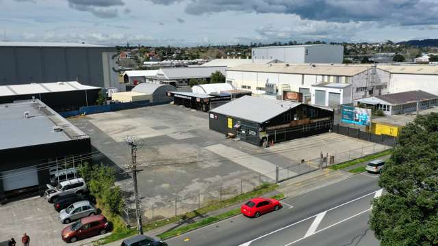 30-32 Henderson Valley Road Henderson_4