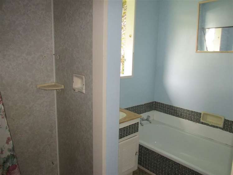 10 Kumeroa Grove Wainuiomata_9