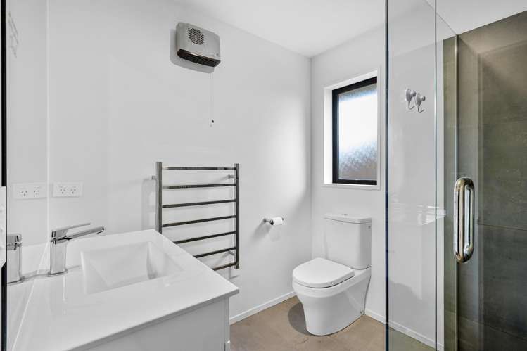 7 Bronco Drive Aidanfield_16