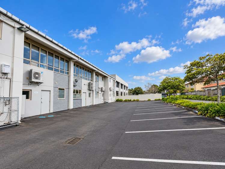 5/2 Amera Place Huntington Park_14