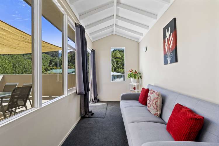 38 Larsen Crescent Tawa_11