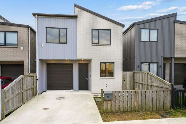 Walk to Waterfront Prime Hobsonville Location