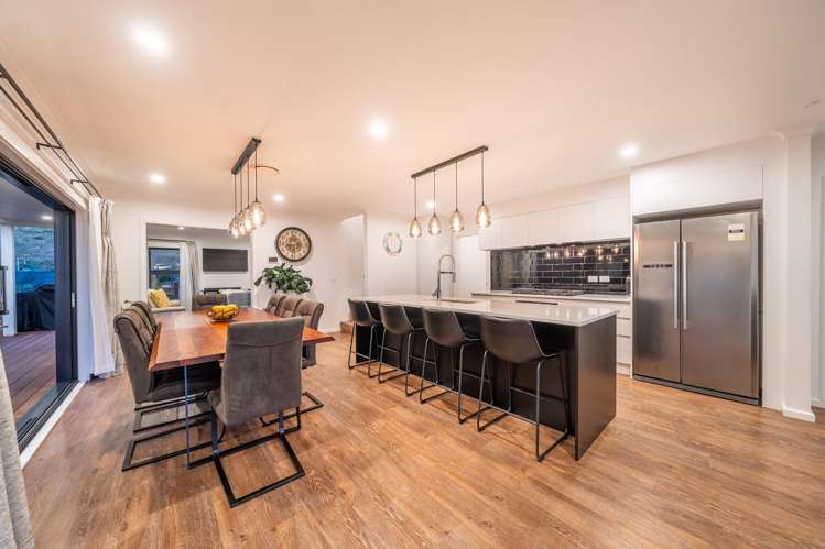 111 Queen Charlotte Drive Aotea_2