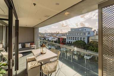 302/70 Sale Street_3