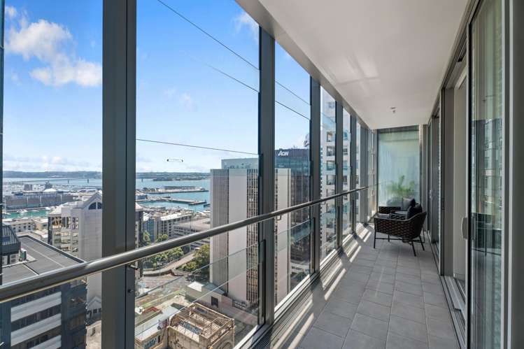 2102/26 Albert Street_1