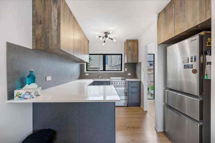 2/1 Forsythe Place Massey_5