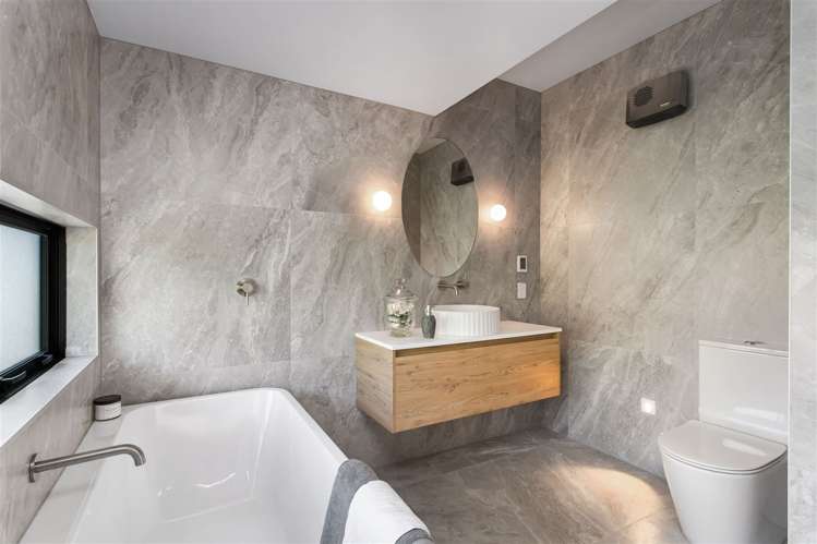 2/6 Naseby Street Merivale_12