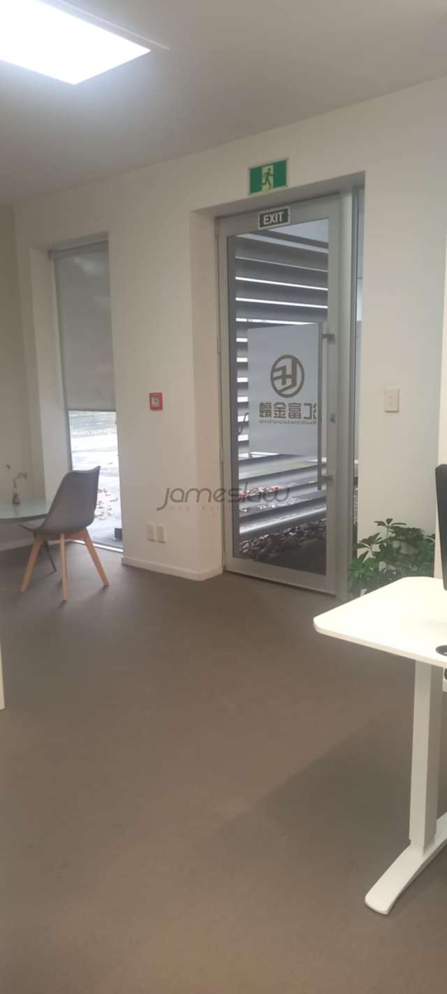 Ground Floor/41 Taharoto Road Takapuna_4