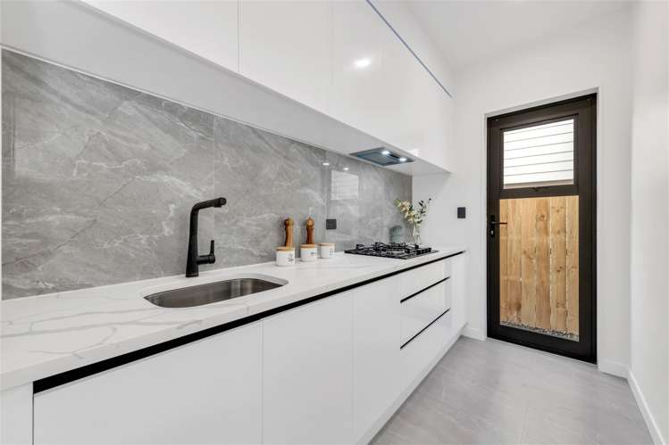 17 Tullymore Drive Flat Bush_12