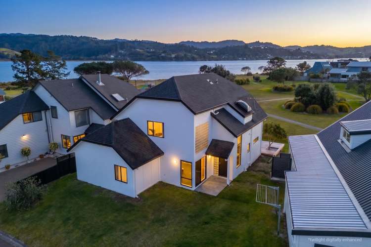 10 Ajax Head Pauanui_0