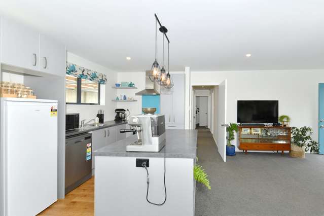 2/11 Short Street Waltham_2