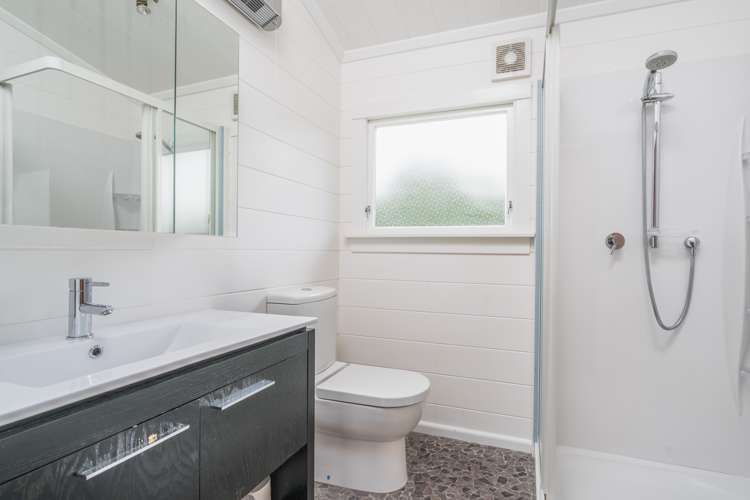 2/152 Mapara Road Acacia Bay_11