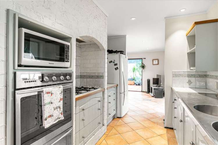 3/2 Beach Road Castor Bay_6