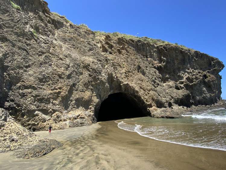 8 Erangi Place Bethells Beach_48
