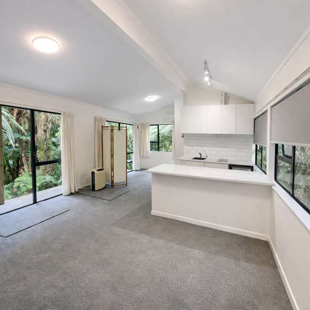 416 Scenic Drive Waiatarua_1