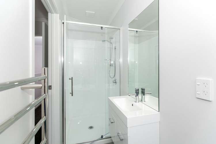 1/1 Hibiscus Avenue Hamilton Lake_13