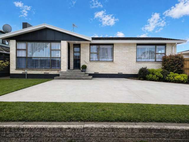 Stylish, Spacious & Fully Renovated!