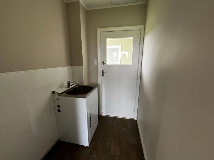 24 Devon Crescent 10985_8