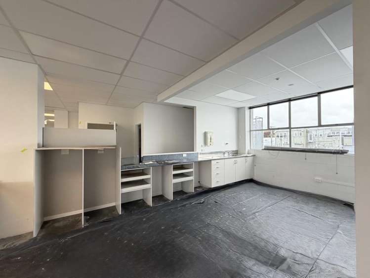 12-26 Te Heuheu Street Town Centre_12