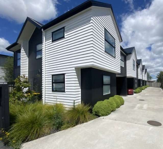 Room B 5/61 May Street Hamilton East_1