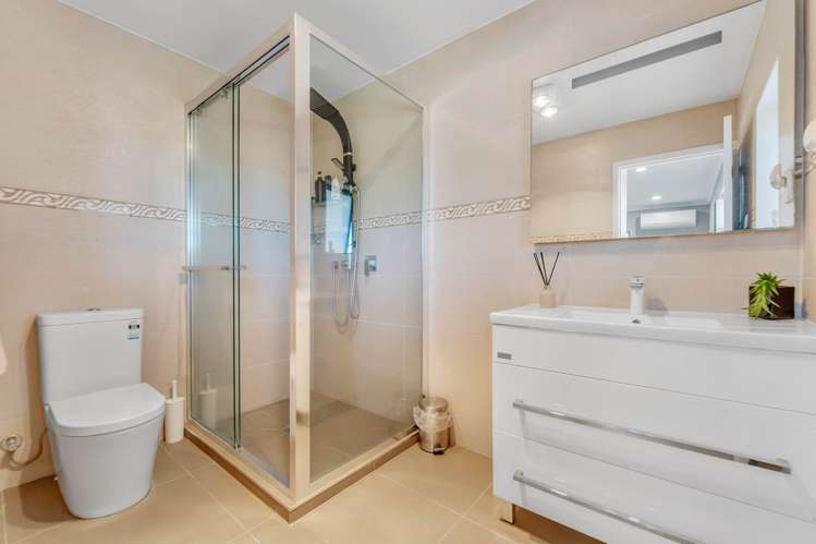 73 Kimber Hall Avenue Mt Roskill_13