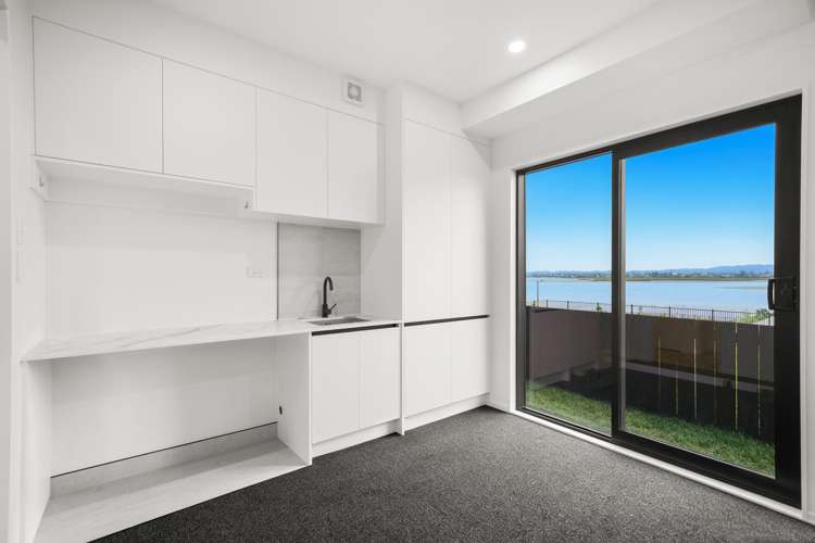 8 Wavecrest Lane Hobsonville_21