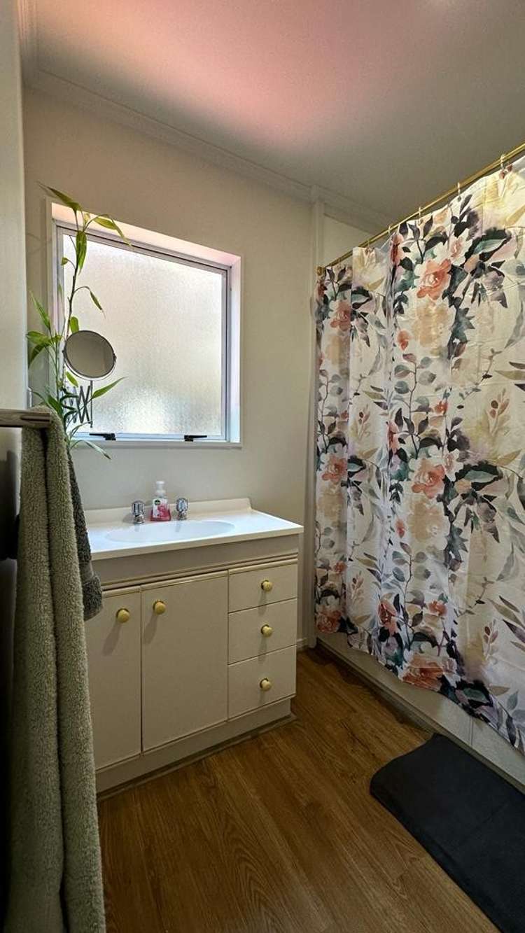  2/413 Suffolk Road Stoke_15