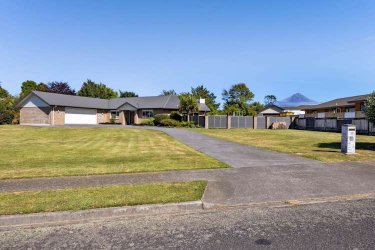 1 Elizabeth Grove Stratford_46