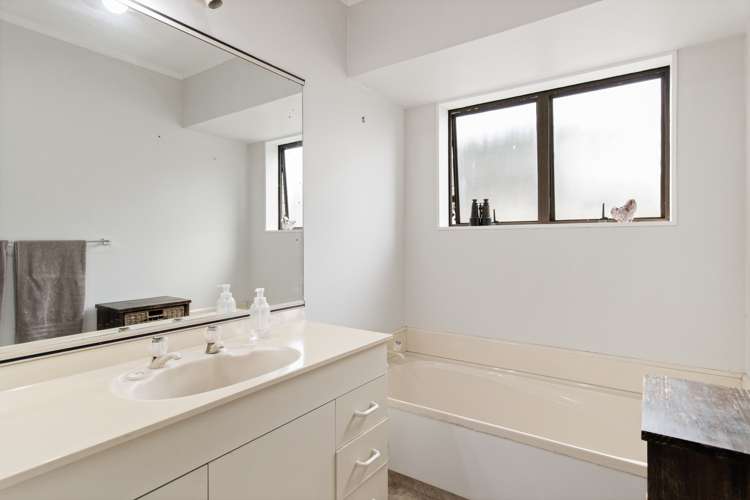 28 Lansdowne Crescent Glenview_11