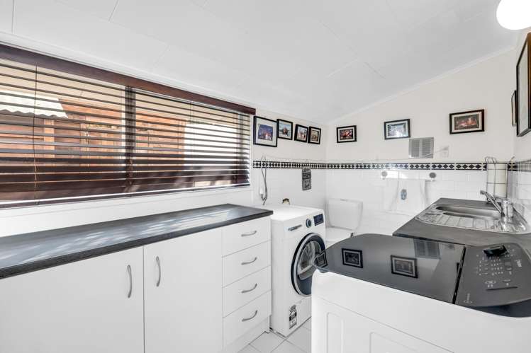 4 Gibson Place Mellons Bay_25