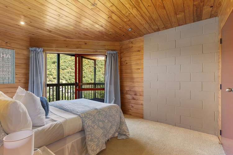 14a Domanski Crescent Owhiro Bay_11