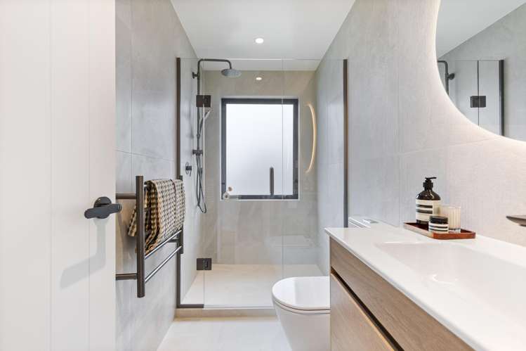 10B Joan Street Pt Chevalier_17