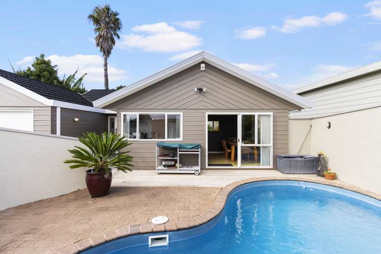 82 Arran Road Browns Bay_15