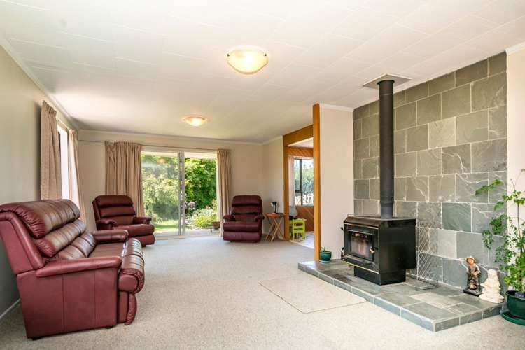 451 Lake Road South Leeston_9