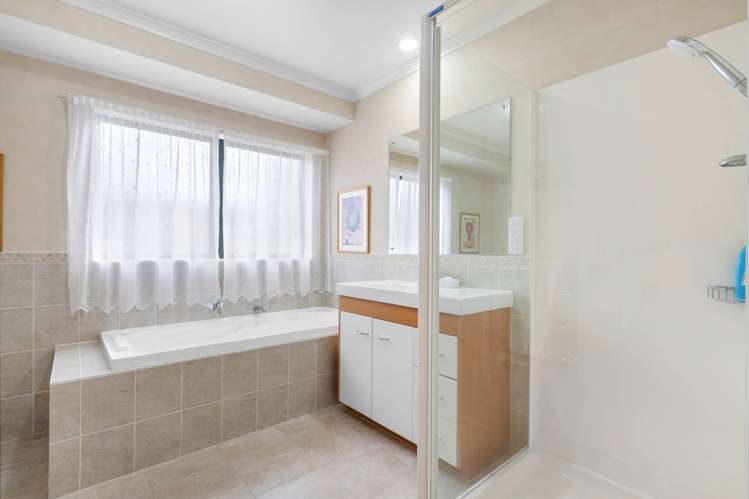 14 Banshire Close Flat Bush_24