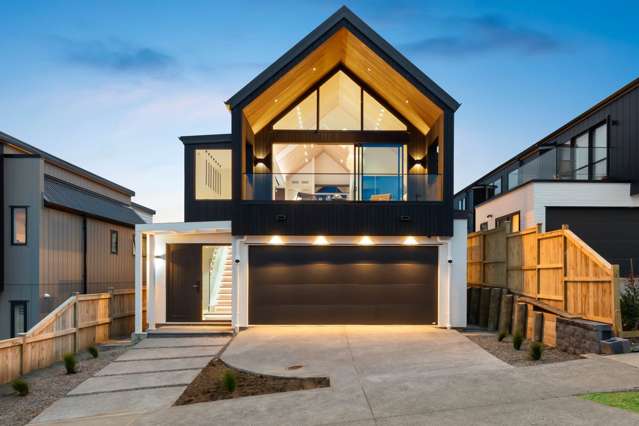 A Coastal Masterpiece: Luxury Living - Sea Views