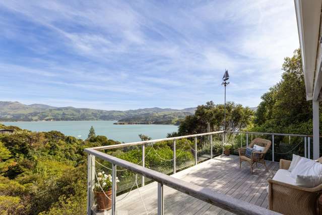 Panoramic Harbour outlook from an updated hideaway