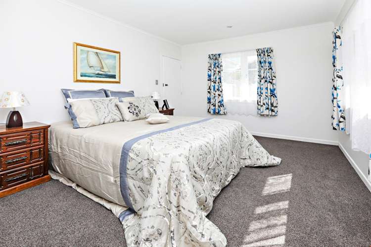 24 Earlsworth Road Mangere East_9