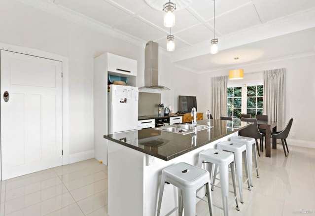 67 Beach Road Pahurehure_1