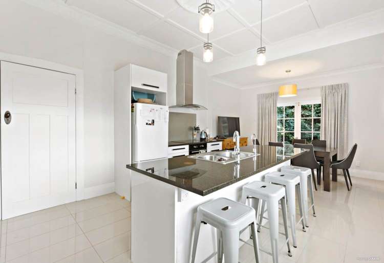 67 Beach Road Pahurehure_1