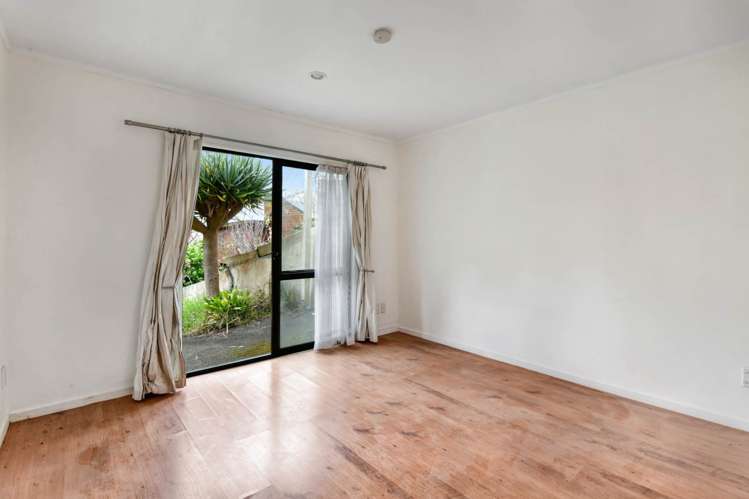 2/433A East Coast Road Mairangi Bay_9