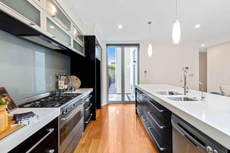 19 Zara Court Windsor Park_31